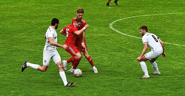 Bild 8: VfR Bad Bellingen besiegt den FC Schönau mit 3:1 &ndash; und wir haben Bilder!