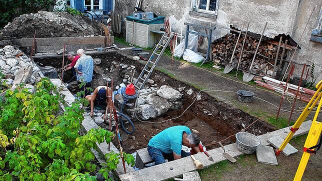 Gemeinsam fürs Kulturerbe im Einsatz: Die Freiwilligen erlernen das Grabungshandwerk und engagieren sich gleichzeitig für das ...