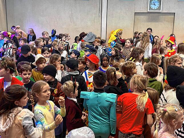 Bild 12: Fischbacher Schule am „Schmotzigen“: Fasnacht in Bildern – Die besten Momentaufnahmen!