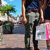 Einkaufen in der Waldshuter Innenstadt.