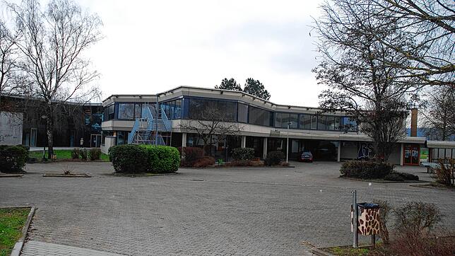 Für den Erweiterungsbau der Realschule Klettgau, die Sanierung des Bestandsgebäudes (im Bild) sowie für die Umgestaltung des Schulhofes ...