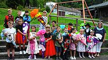 16 Kinder sind in die Todtmooser Dr.-Rudolf-Eberle-Schule eingeschult worden. Klassenlehrerin ist Michaela Maier.