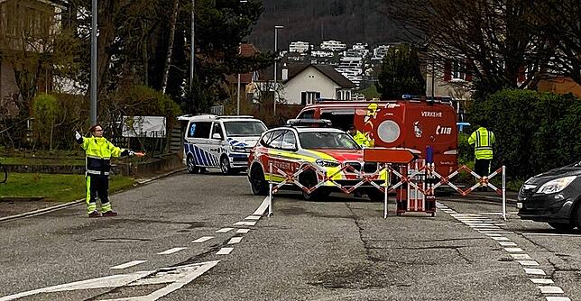 Eine Frau wird durch einen Schuss in Windisch verletzt: Hier ein Bild vom Großeinsatz der Polizei.