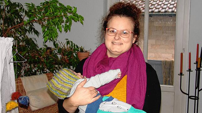 Johanna Nagel aus Überlingen fragt sich, ob sie sich in der Stillzeit gegen Covid-19 impfen lassen kann, ohne ihren Sohn Kolja einem ...
